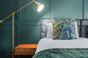 Bedroom no. 2 with zip & link beds (either a super king size bed when linked or 2 separate singles) (1)