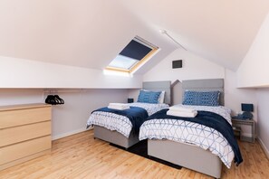 Twin Room (1)