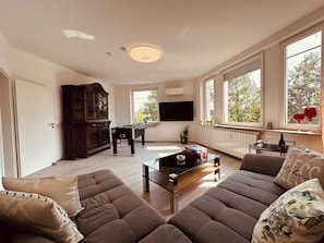 Ideal for relaxing after a day in Dortmund. A perfect combination of style and comfort. (1)
