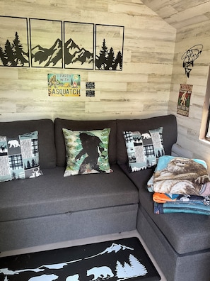 Sofa bed full size w/ chaise that all stores your clean bedding. Sleeps 2