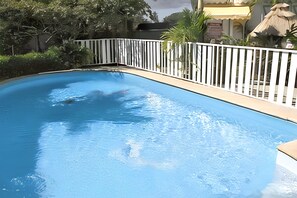 プール