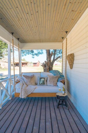 Front porch swing