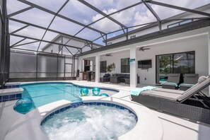 Pool with privacy screen on both sides