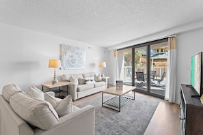 Beachside Towers II 4210 Living Room Alt