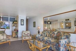 Clean, classic, Hawaiiana decor throughout