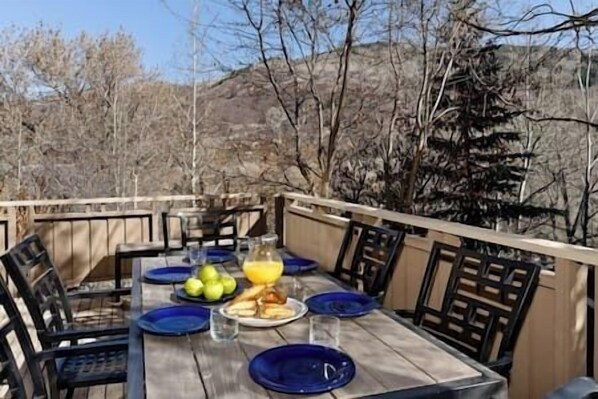 Outdoor dining