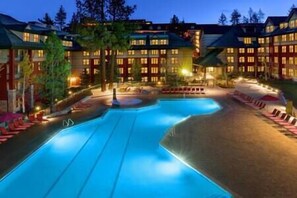 3-Bedroom Marriott Timber Lodge Swimming Pool