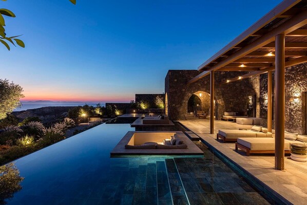 Exquisite Santorini Villa | Villa Selene | 5 Bedrooms | Private Pool with Stunning Sea & Sunset Views | Fitness and Wellness Area | Oia