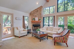Living Room | 1st Floor | Wood-Burning Fireplace | Smart TV | Free WiFi
