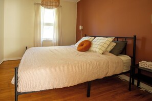 Downstairs bedroom with queen sized bed and reading lights