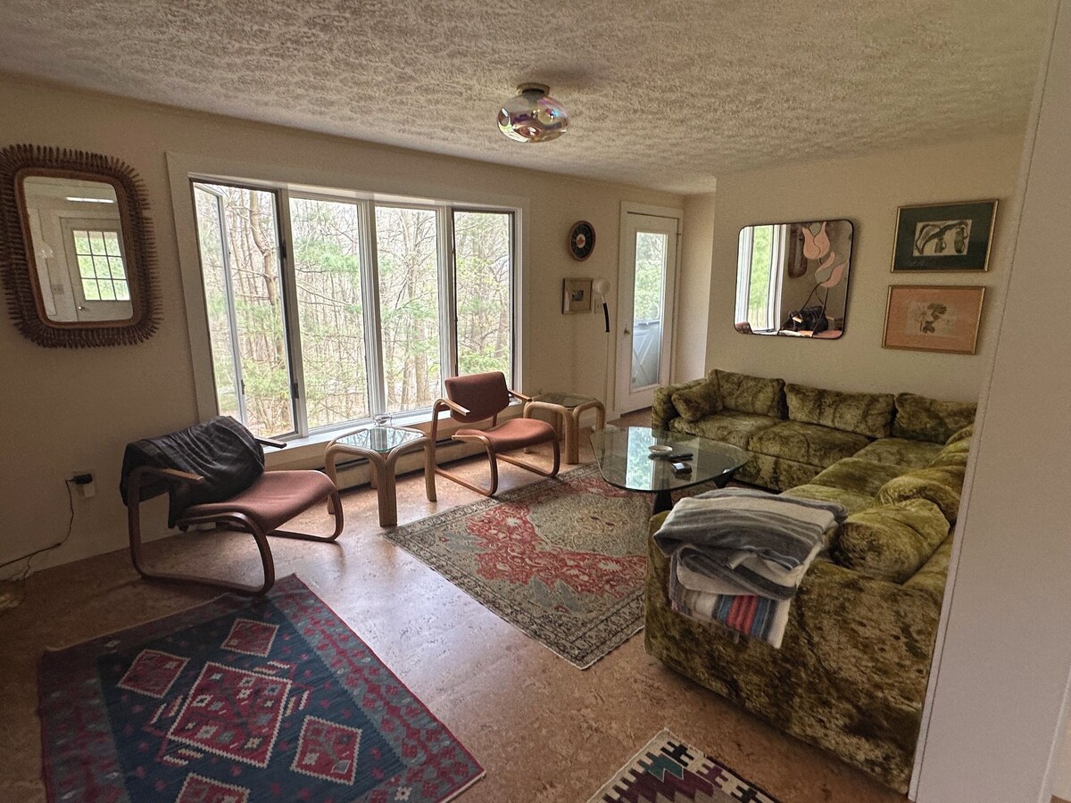Hudson Valley private 70’s-style cabin on five acres, five minutes to town!