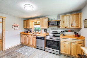Kitchen | Refrigerator | 1st Floor