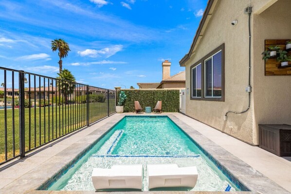 Indio Oasis: Pool, Pickelball, Golf & Tennis Court by Rather Be Properties