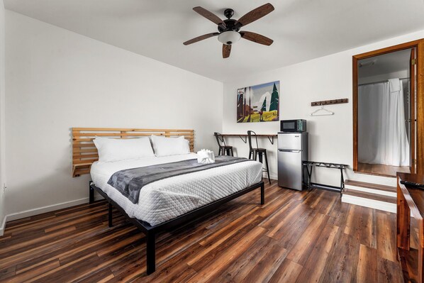 🌙✨ Sleep under the stars without leaving your bed. This cozy space is perfect for a restful night's sleep