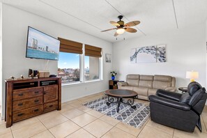 Living Area with ample seating facing towards the channel front!