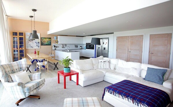 SLR-98 Beach Penthouse · Spectacular 4 BR Beachfront Penthouse (5444)