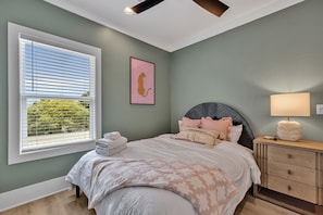 3rd Floor: 3rd bedroom with a Queen bed, smart TV, and closet.