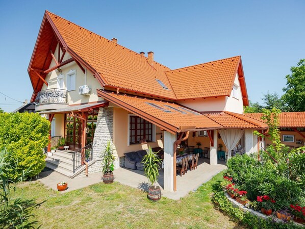 Building, House, Roof, Home, Residential Area, Facade, Architecture, Cottage, Door, Awning