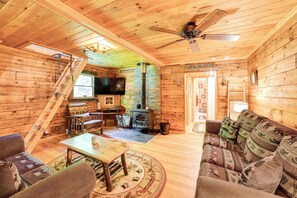 Living Room | Free WiFi | Queen Sleeper Sofa | Free WiFi | 1st Floor