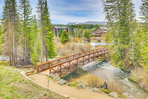 Community Amenities | Fraser River Access (On-Site) | Walking Trails