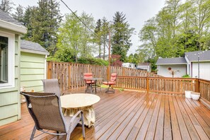 Deck | Outdoor Dining Area