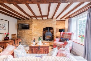 Archway Cottage Snug - StayCotswold