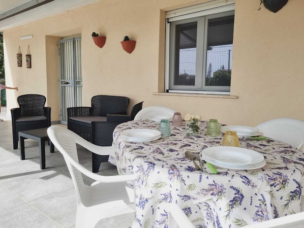 Outdoor dining
