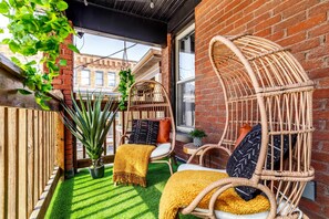 Experience serene moments and unwind amidst the tranquil outdoor setting. Your perfect spot for unwinding after a day of exploring! ✨ airbnb near columbus ohio short north