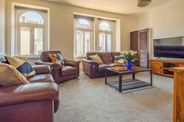 Living Room (1)