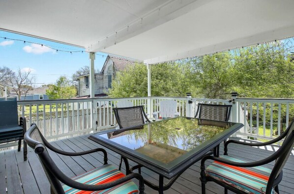 Lovely, spacious, deck area, with comfortable, outdoor furniture!