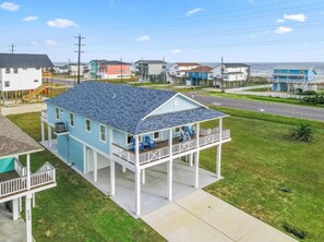 Beautiful, spacious vacation retreat with a great ocean view, and amenities.