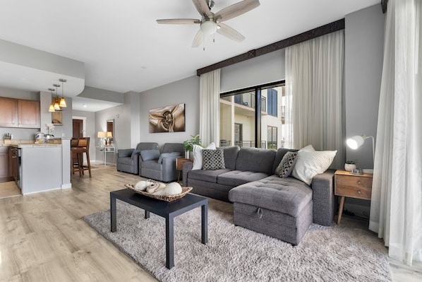 6-web-or-mls-15100-front-beach-rd-1217