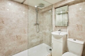 The Den, Whitby - Host & Stay
