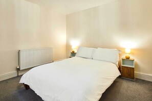 The Den, Whitby - Host & Stay