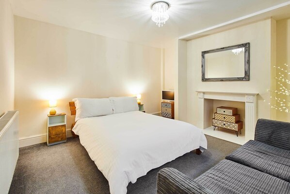 The Den, Whitby - Host & Stay