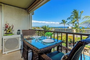 Dining for two on the lanai