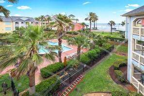 Breathtaking pool and ocean views have never been this easy!