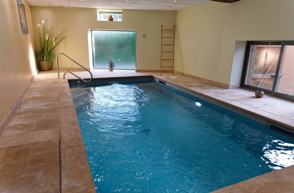 Piscine intérieure chauffée privative