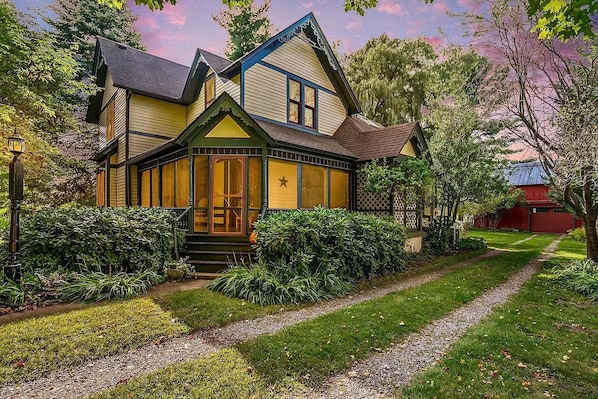 The front of this historic property from the famous street it sits on!
