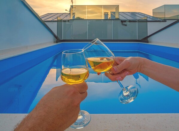 Roof top pool