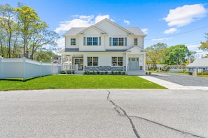 49 Clover Lane, Popponesset