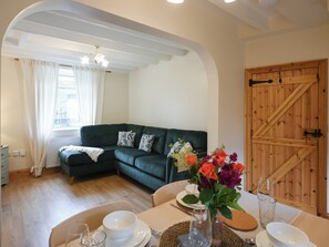 Living room/dining room | LLys Dedwydd, Dolgellau