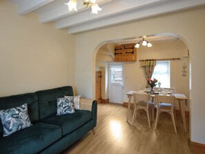 Living room/dining room | LLys Dedwydd, Dolgellau
