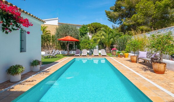 Swimming pool