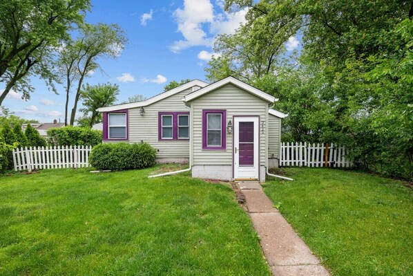 Front view of the bungalow garden home