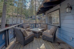 Soak up the sunshine or enjoy chats under the stars at the comfortable outdoor sitting area.