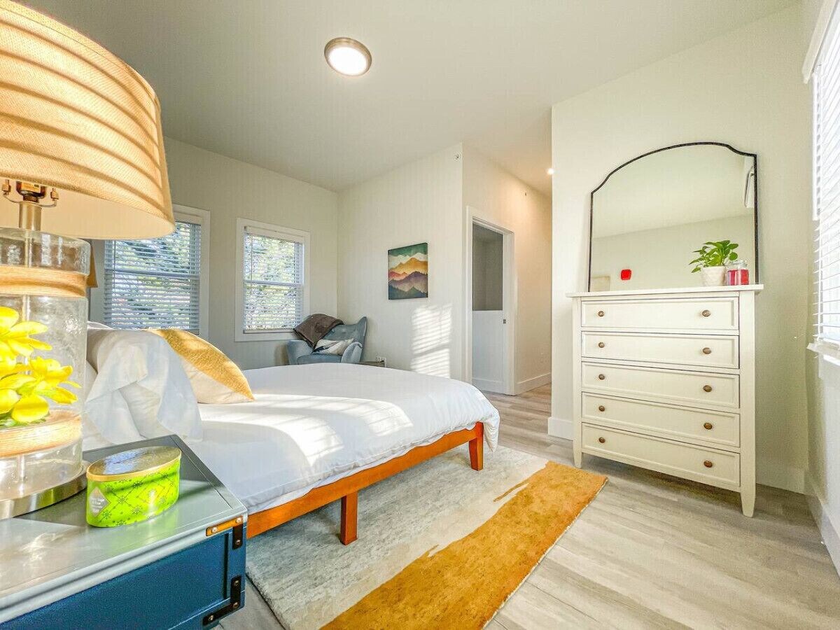 Stunning South Portland Apartment w/Pool