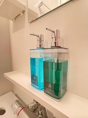 Bathroom amenities