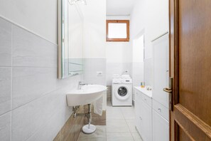 Autumn, Bathroom, Spring, Summer