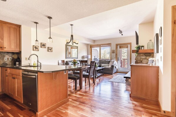 Spacious open plan kitchen, dining and living room